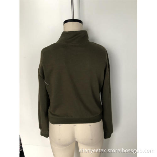 Half high neck and long sleeves